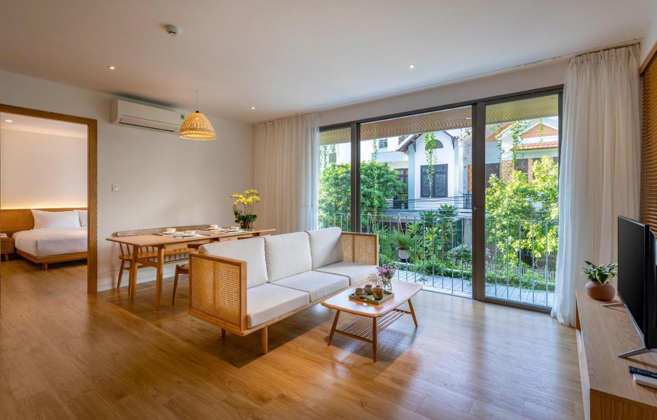 One-Bedroom Apartment with City View